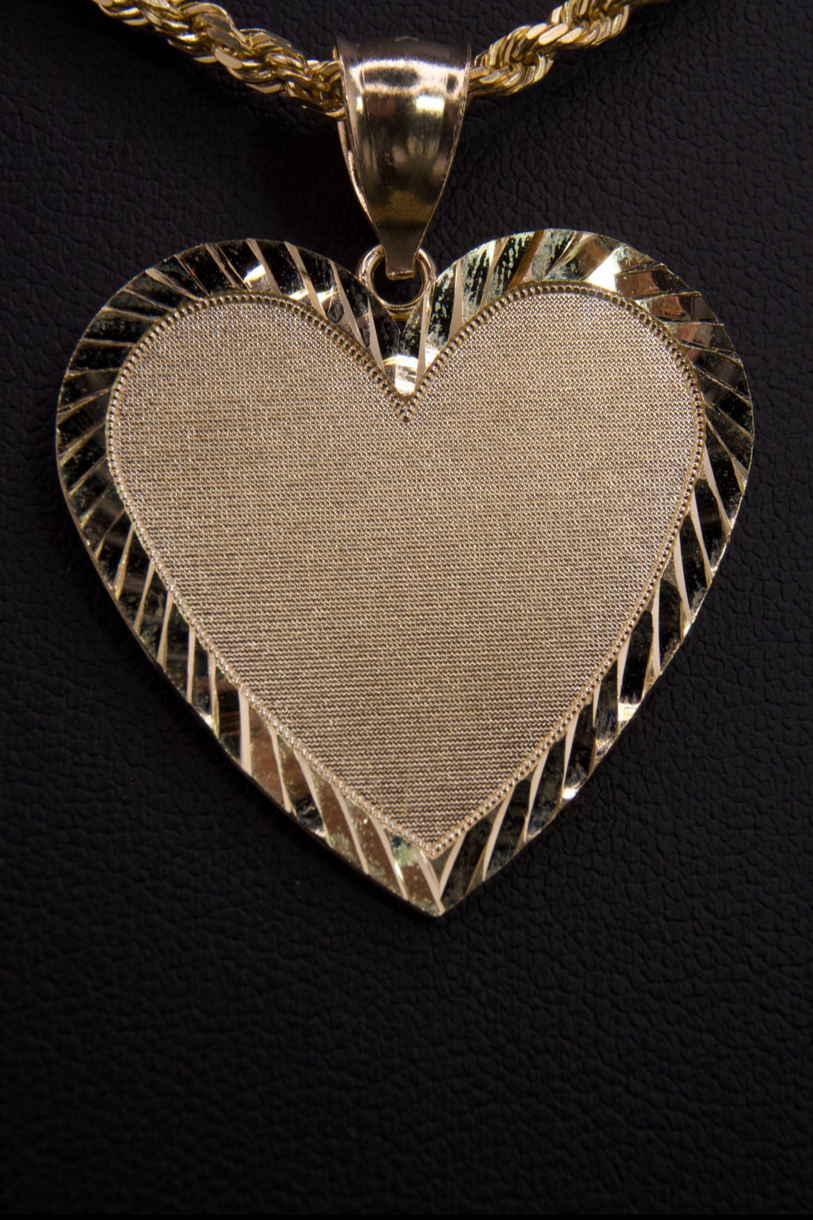 10k Diamond Cut Heart Picture Pendant