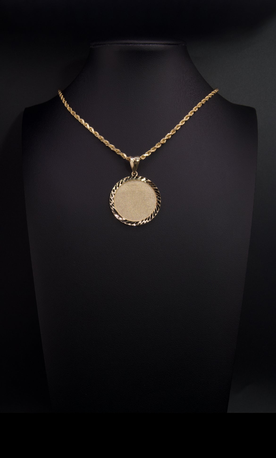 10k Diamond Cut Design Picture Pendant