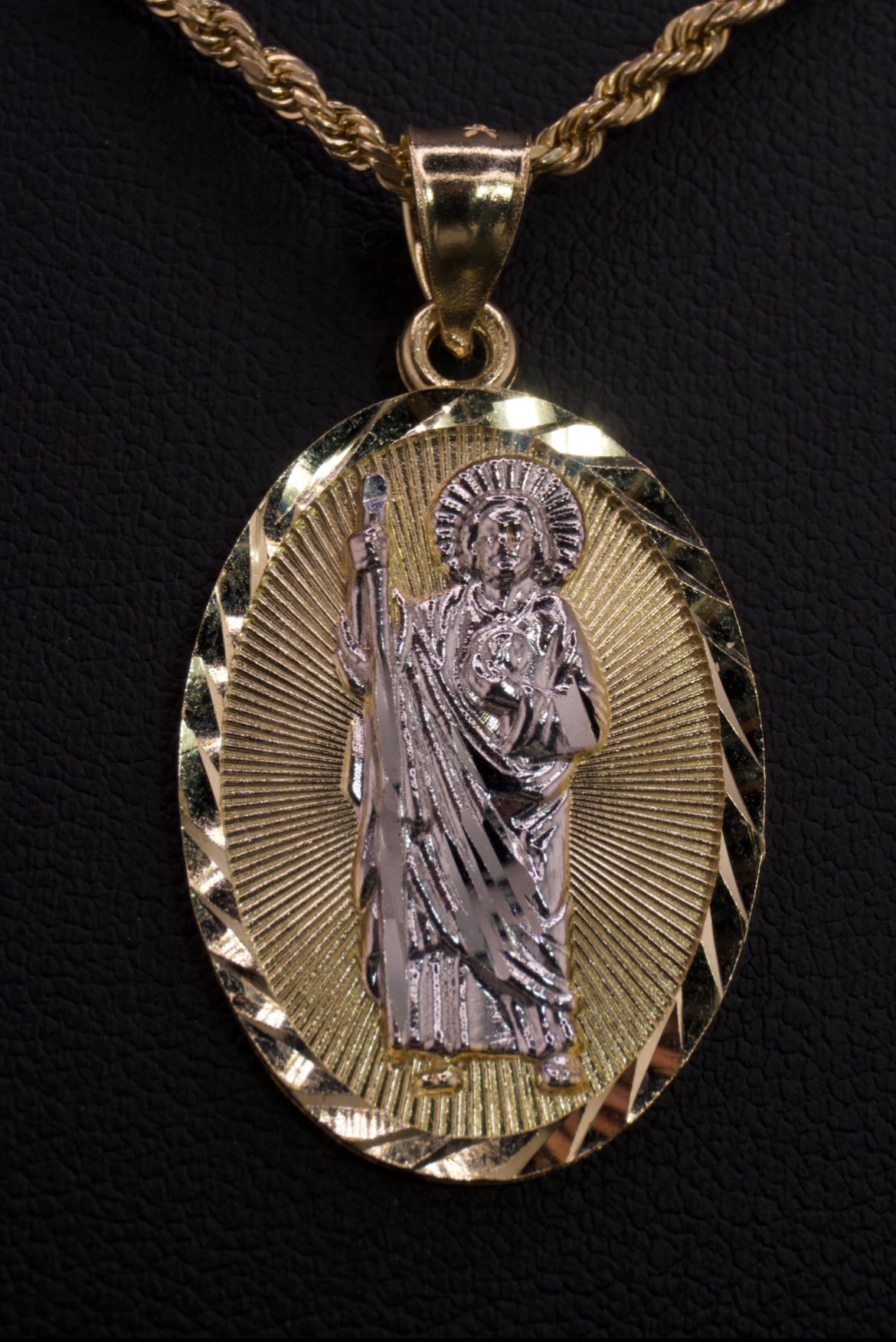 10k St. Jude Oval Pendant