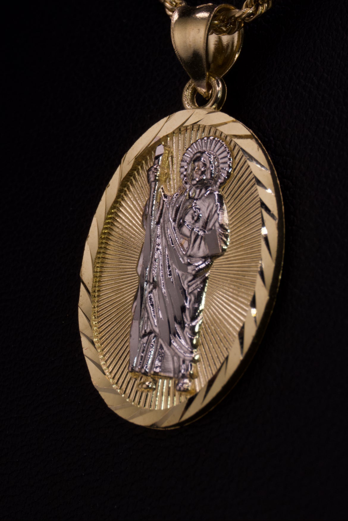 10k St. Jude Oval Pendant