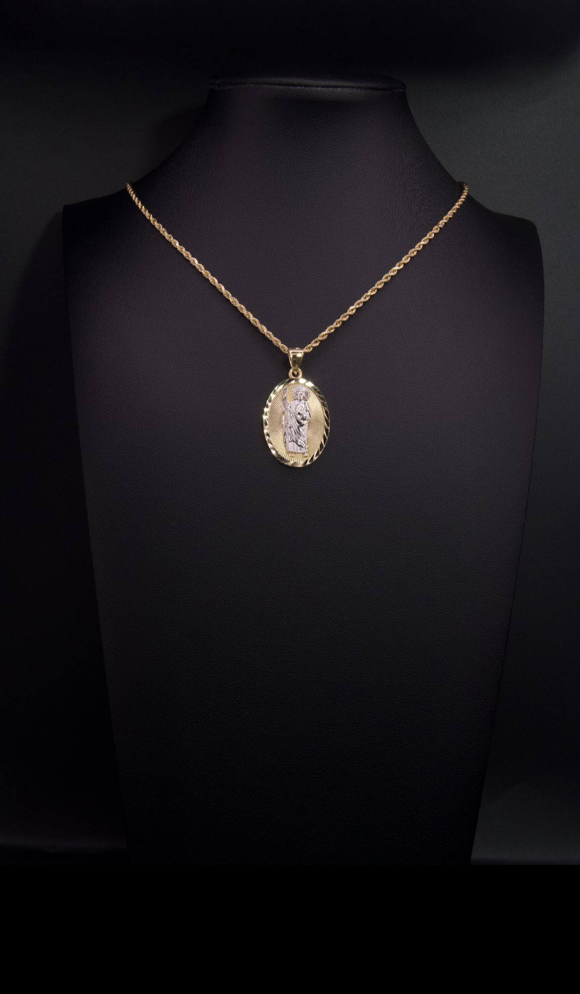 10k St. Jude Oval Pendant