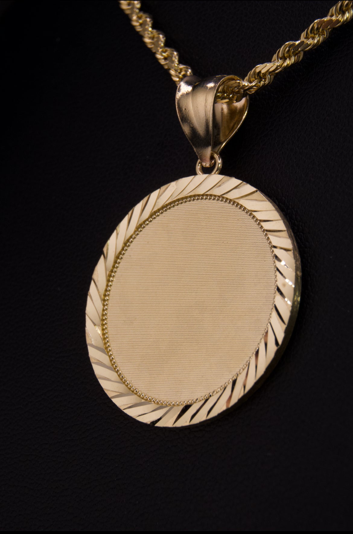 10k Diamond Cut Design Picture Pendant